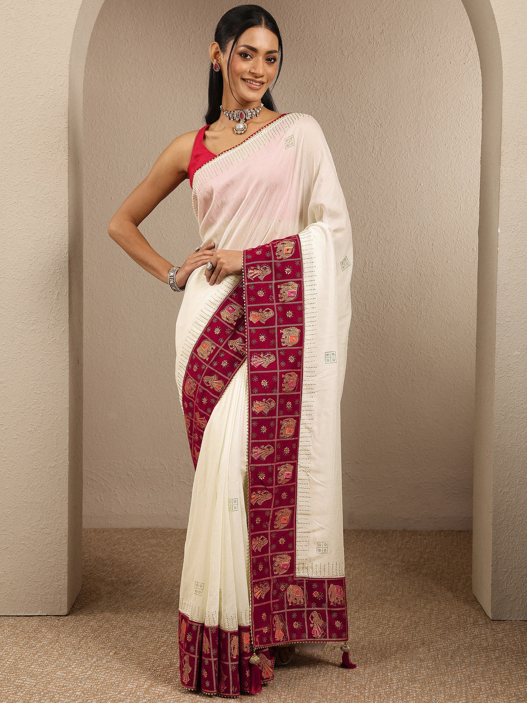 Off White Embellished Silk Blend Saree With Unstitched Blouse Piece