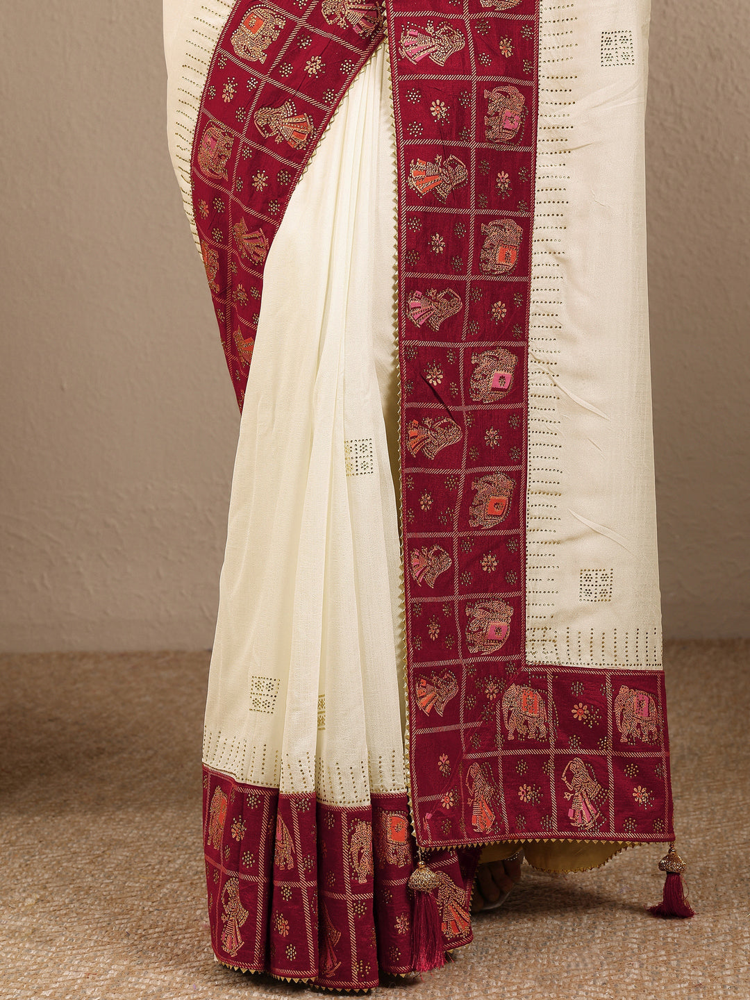 Off White Embellished Silk Blend Saree With Unstitched Blouse Piece