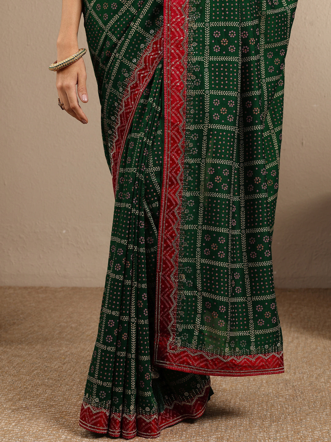 Green Bandhani Printed Silk Blend Saree With Unstitched Blouse Piece