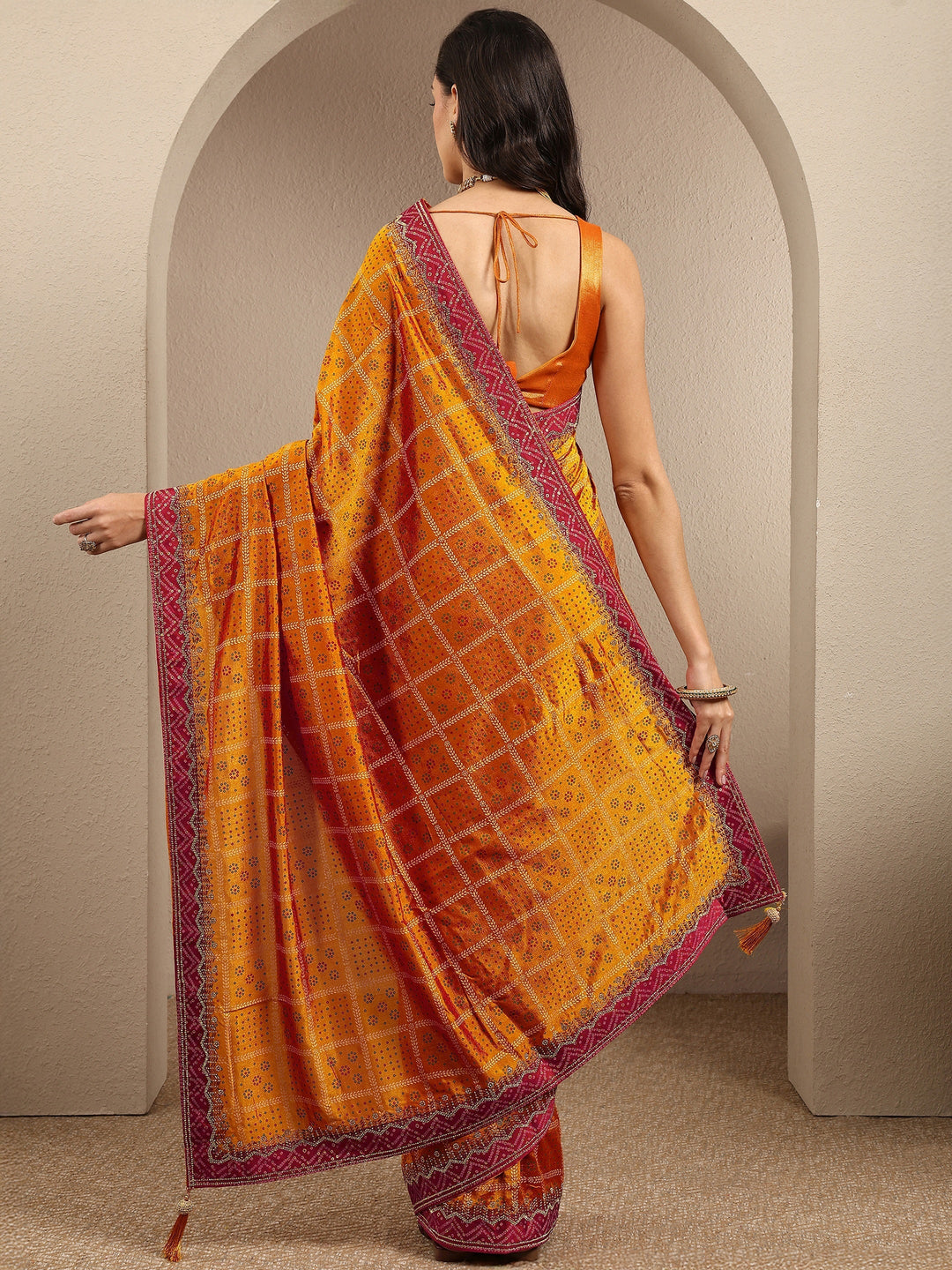 Mustard Bandhani Printed Silk Blend Saree With Unstitched Blouse Piece