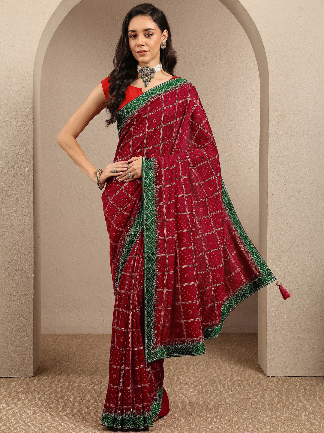 Red Bandhani Printed Silk Blend Saree With Unstitched Blouse Piece