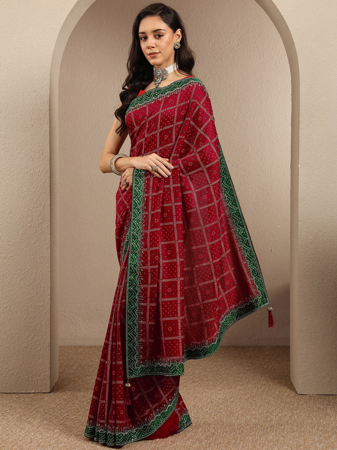 Red Bandhani Printed Silk Blend Saree With Unstitched Blouse Piece