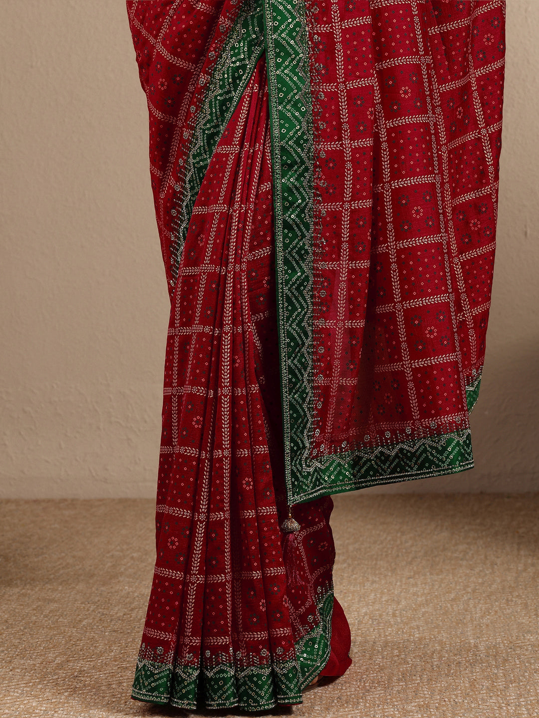 Red Bandhani Printed Silk Blend Saree With Unstitched Blouse Piece