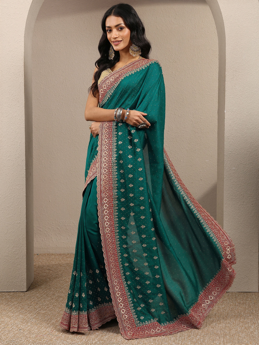 Green Embellished Silk Blend Saree With Unstitched Blouse Piece