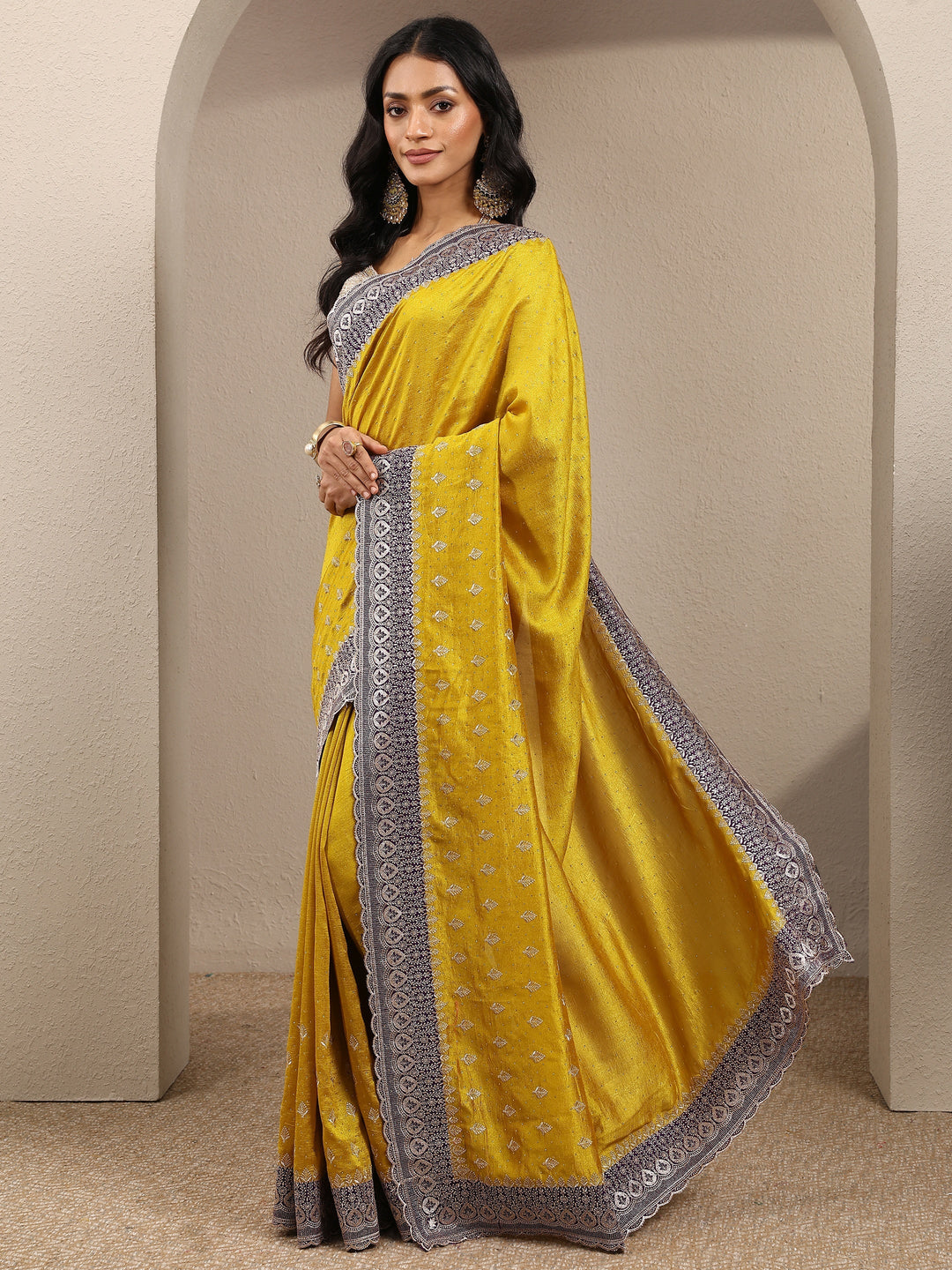 Yellow Embellished Silk Blend Saree With Unstitched Blouse Piece