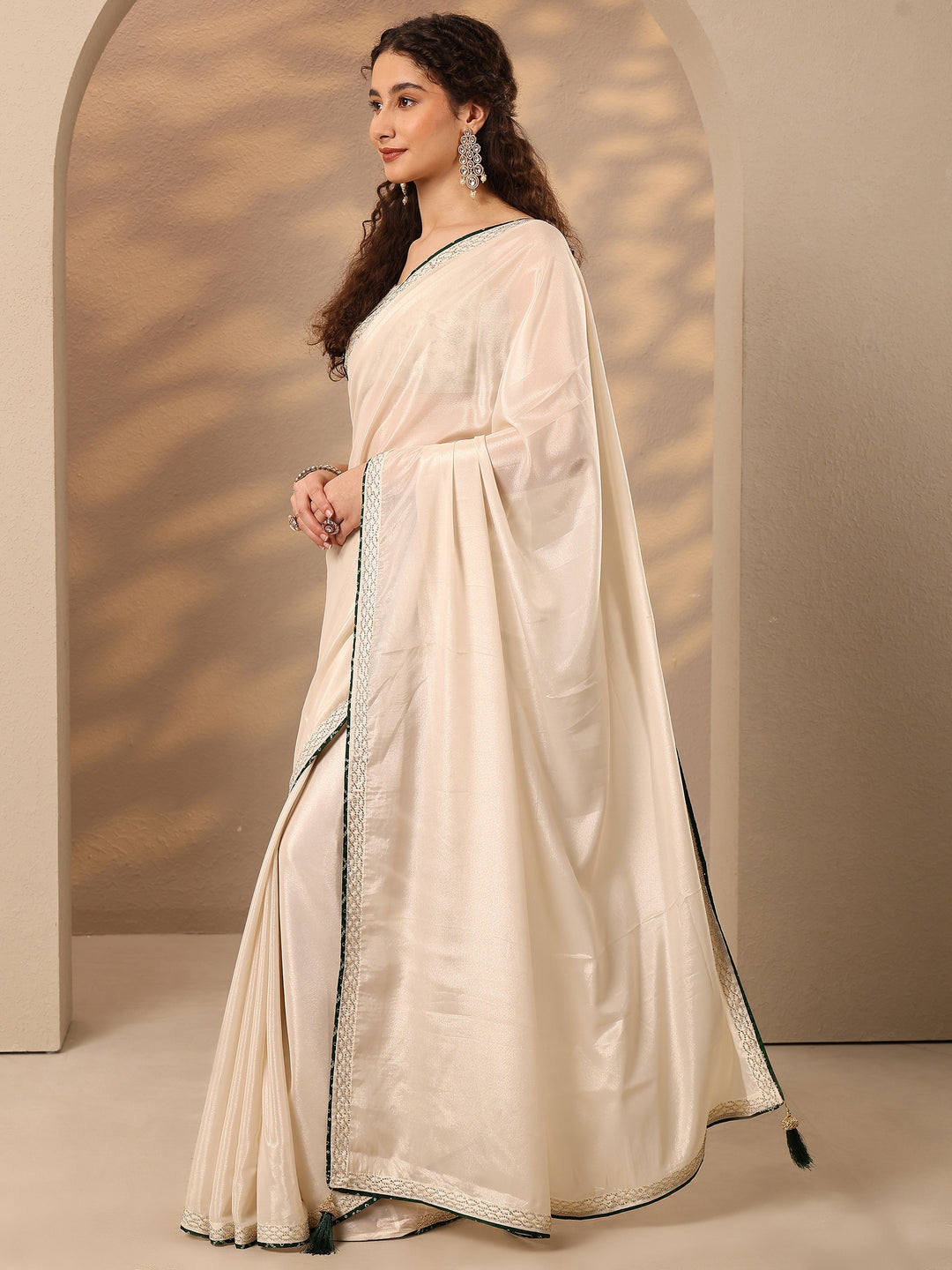 Cream Solid Silk Blend Saree With Unstitched Blouse Piece