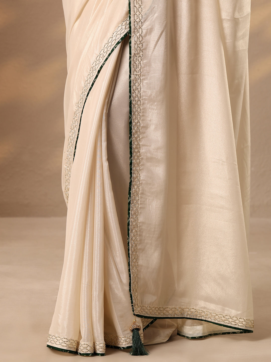 Cream Solid Silk Blend Saree With Unstitched Blouse Piece