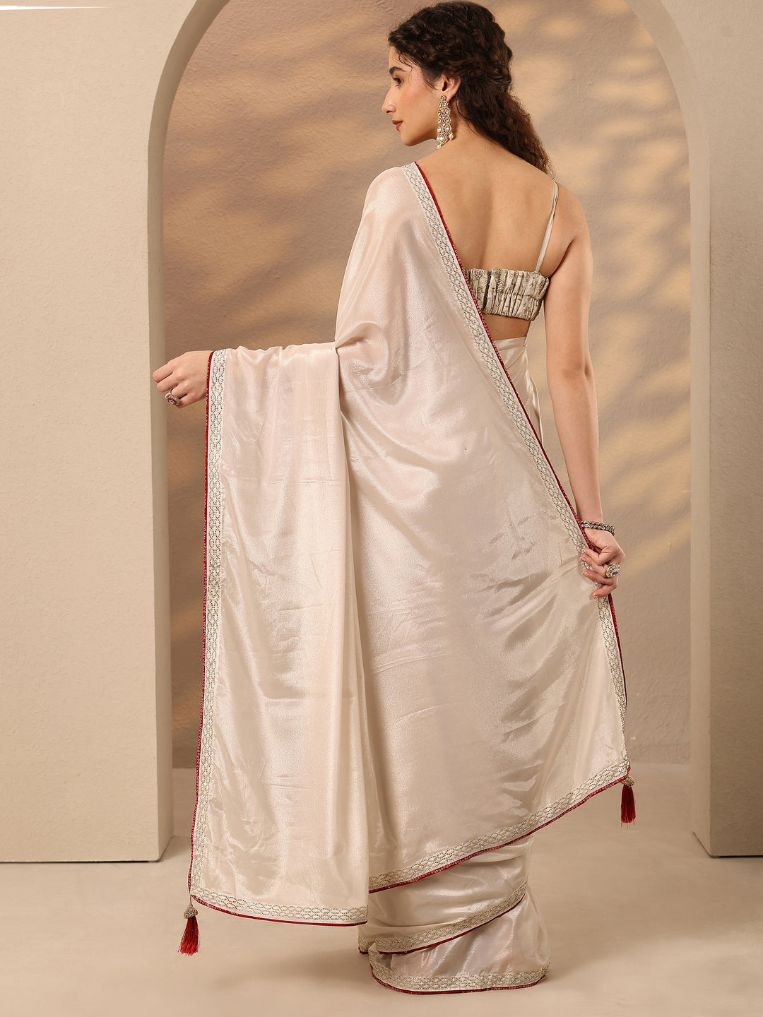 Cream Solid Silk Blend Saree With Unstitched Blouse Piece