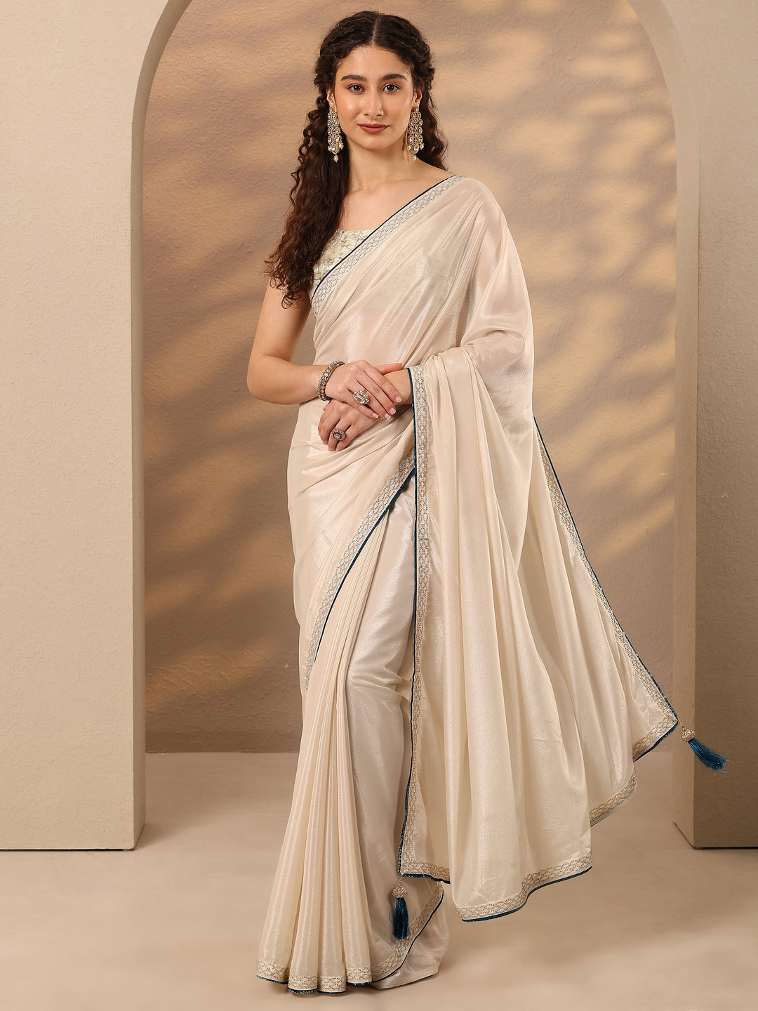 Cream Solid Silk Blend Saree With Unstitched Blouse Piece