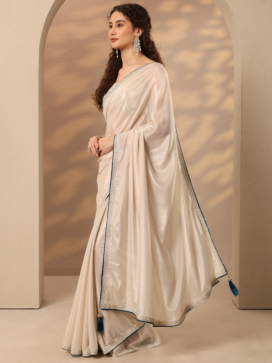 Cream Solid Silk Blend Saree With Unstitched Blouse Piece