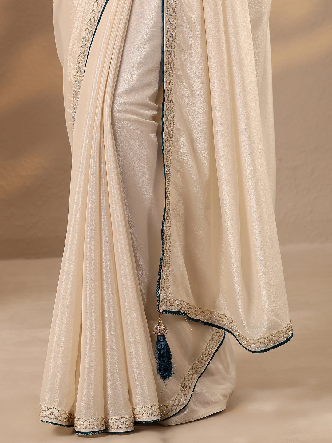 Cream Solid Silk Blend Saree With Unstitched Blouse Piece