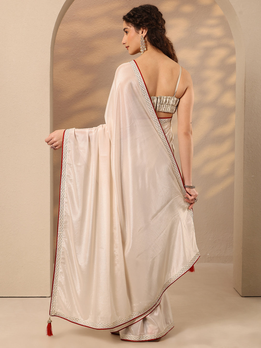 Cream Solid Silk Blend Saree With Unstitched Blouse Piece