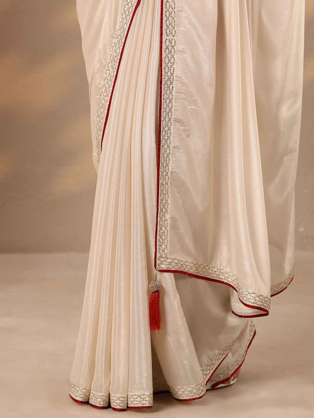 Cream Solid Silk Blend Saree With Unstitched Blouse Piece