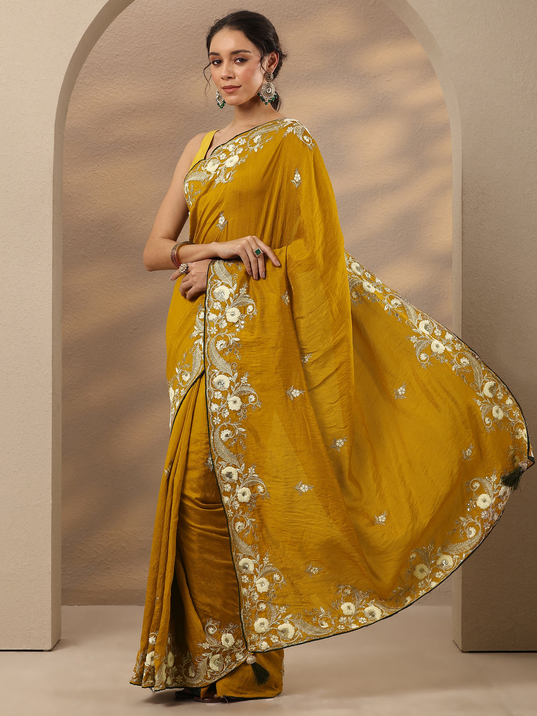 Mustard Embroidered Silk Blend Saree With Unstitched Blouse Piece
