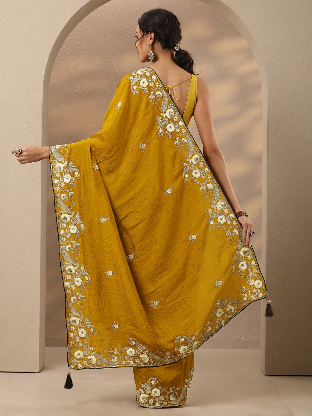 Mustard Embroidered Silk Blend Saree With Unstitched Blouse Piece