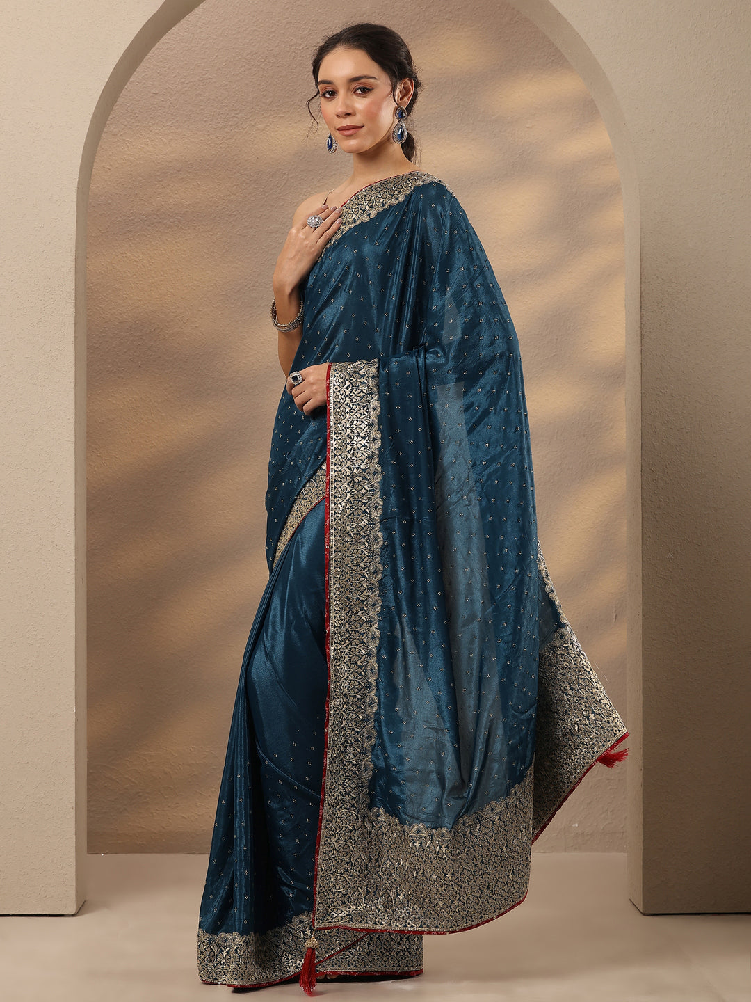 Navy Blue Embellished Silk Blend Saree With Unstitched Blouse Piece