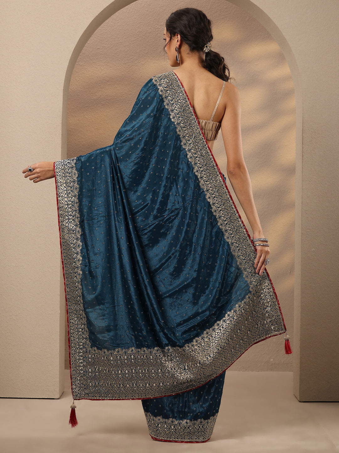 Navy Blue Embellished Silk Blend Saree With Unstitched Blouse Piece