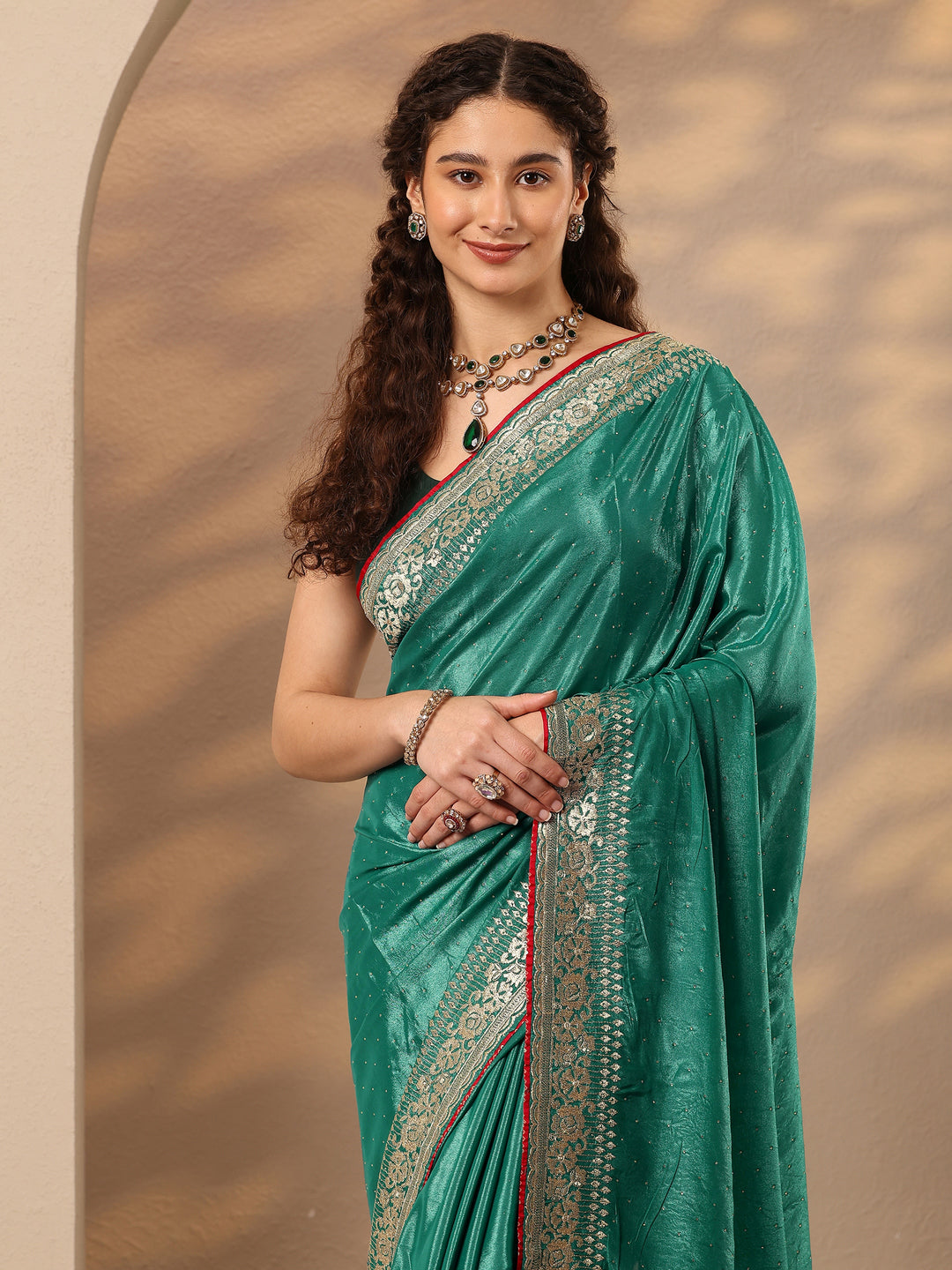 Green Embellished Silk Blend Saree With Unstitched Blouse Piece