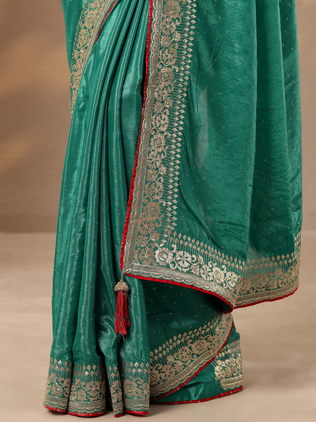 Green Embellished Silk Blend Saree With Unstitched Blouse Piece