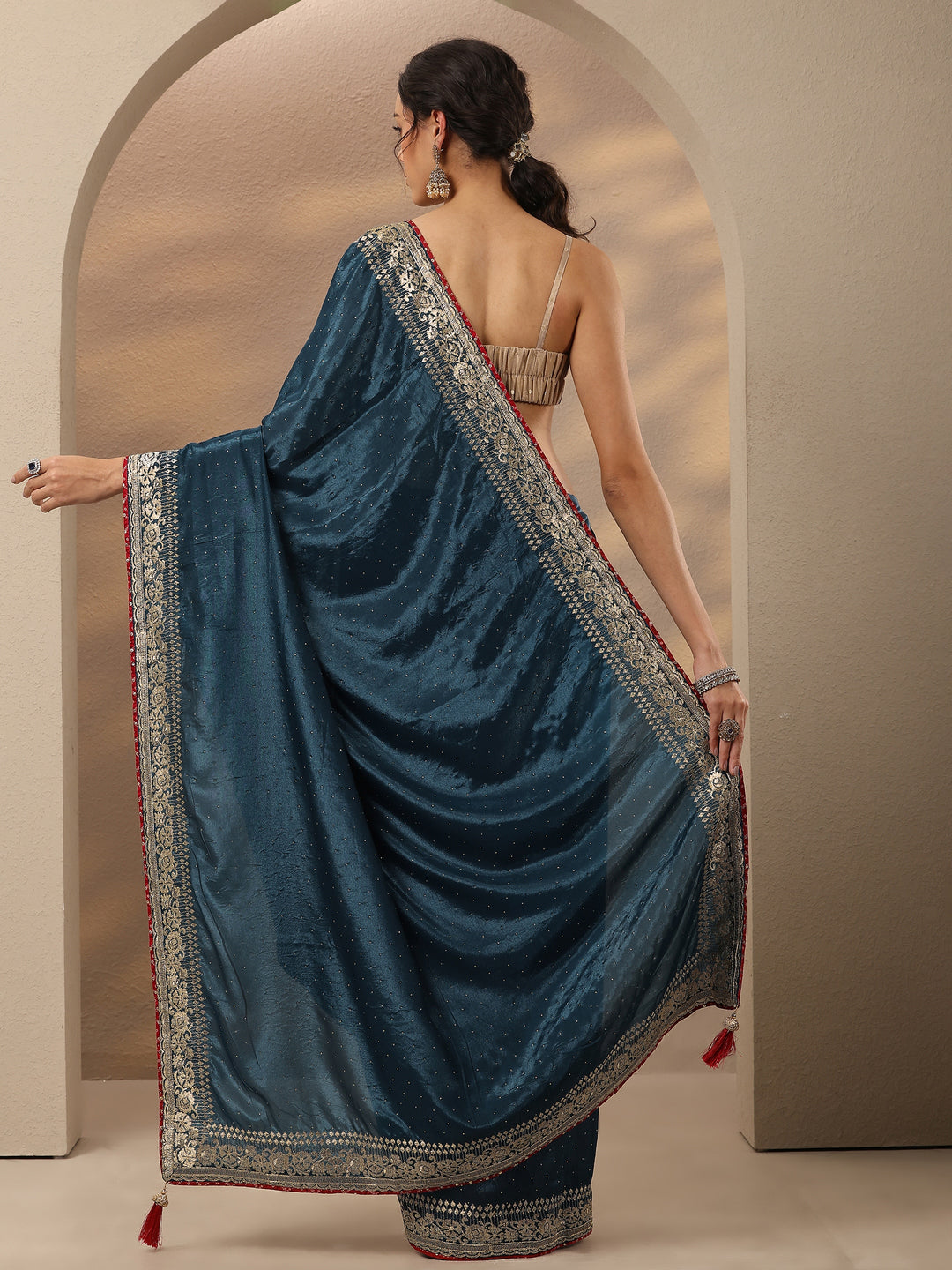 Navy Blue Embellished Silk Blend Saree With Unstitched Blouse Piece