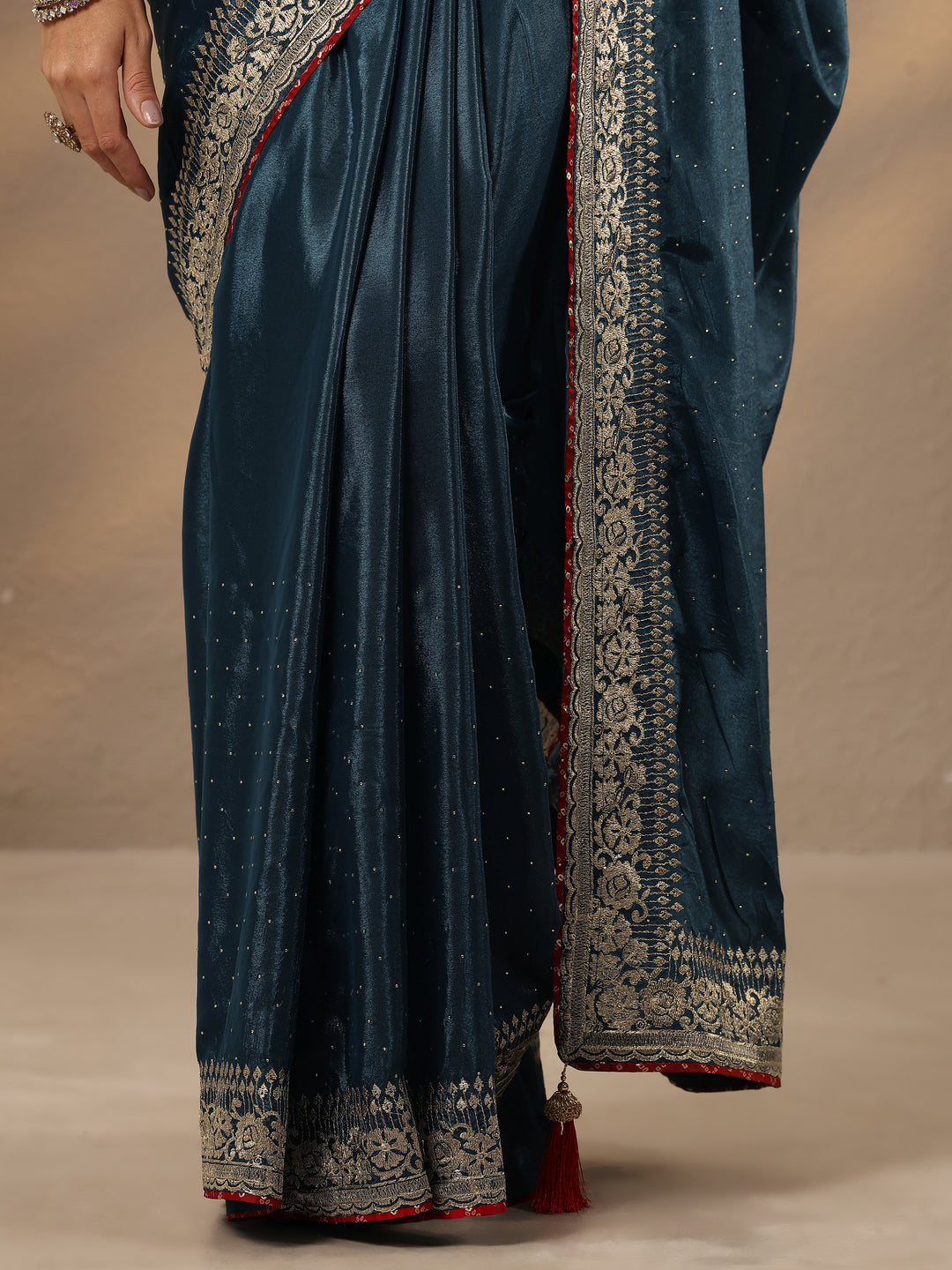 Navy Blue Embellished Silk Blend Saree With Unstitched Blouse Piece