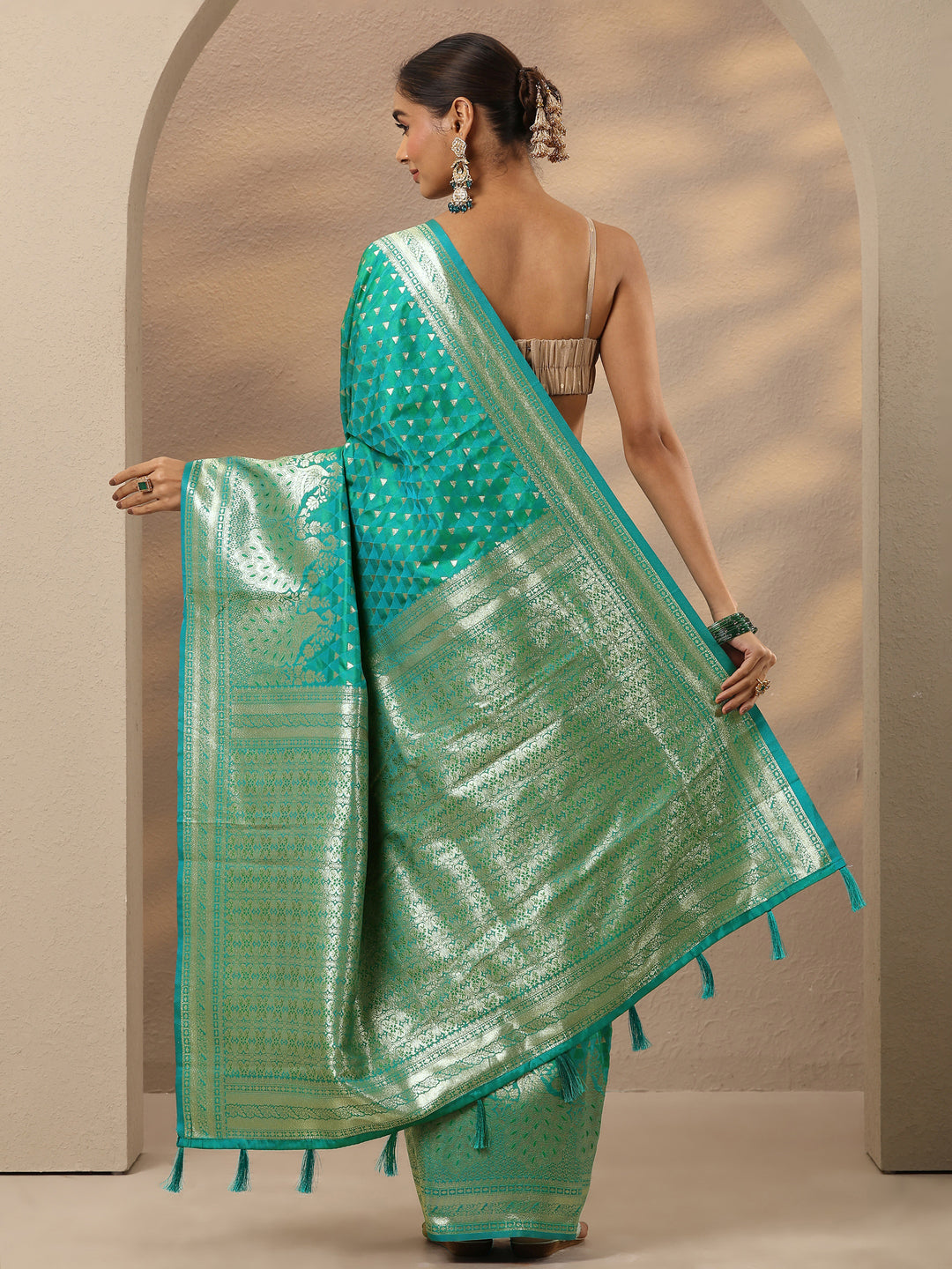 Green Woven Design Silk Blend Saree With Unstitched Blouse Piece