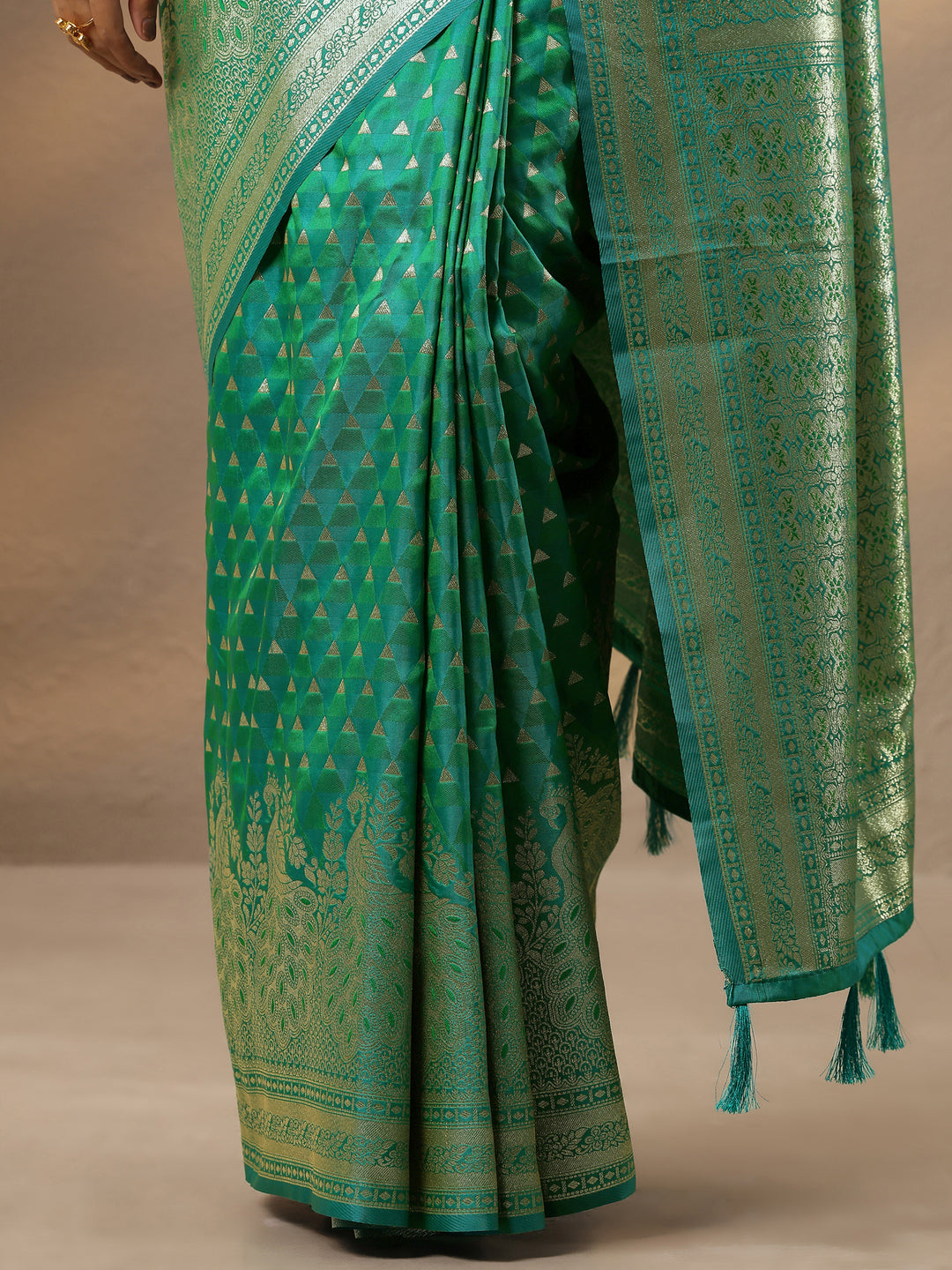 Green Woven Design Silk Blend Saree With Unstitched Blouse Piece