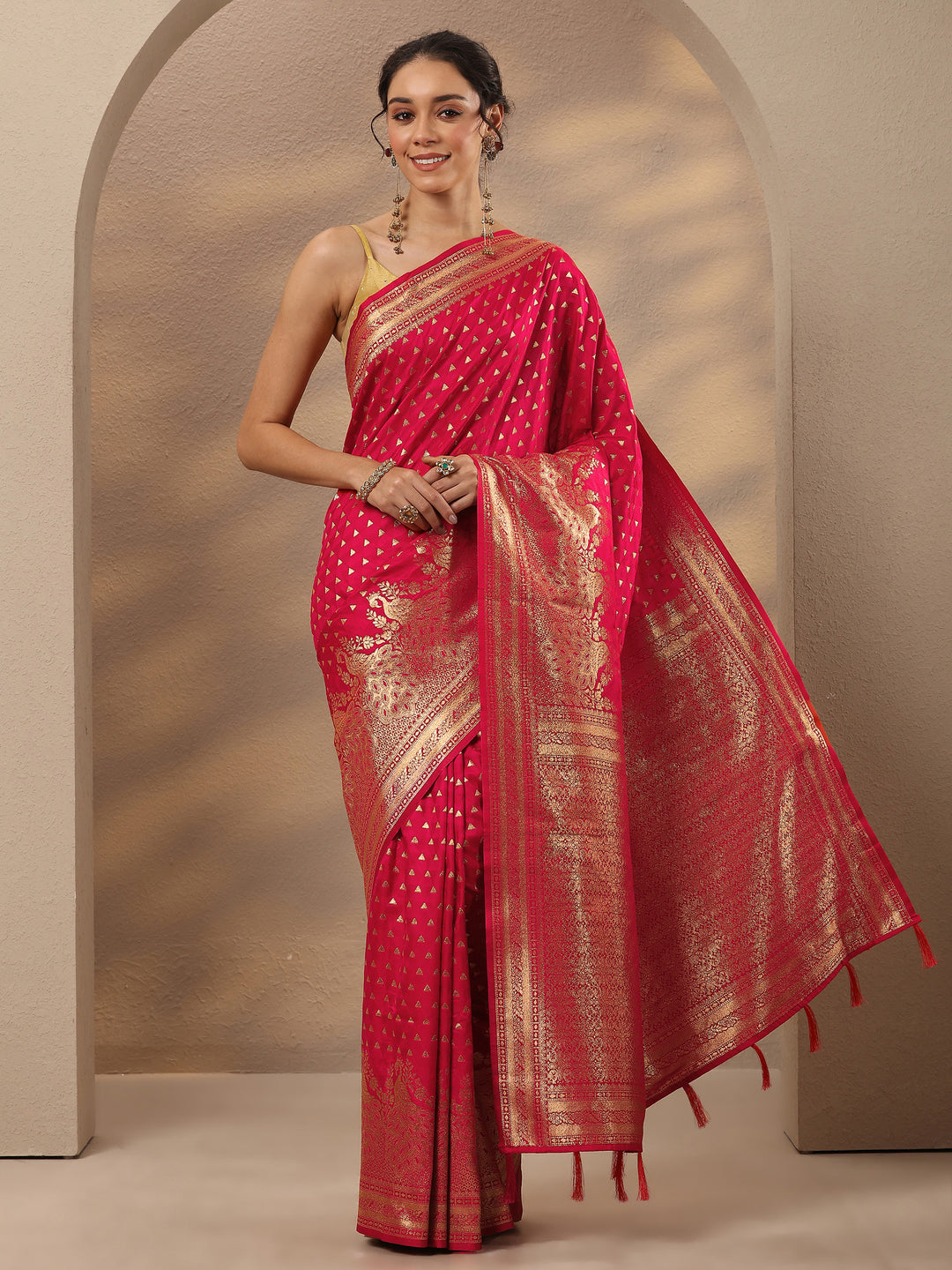 Red Woven Design Silk Blend Saree With Unstitched Blouse Piece