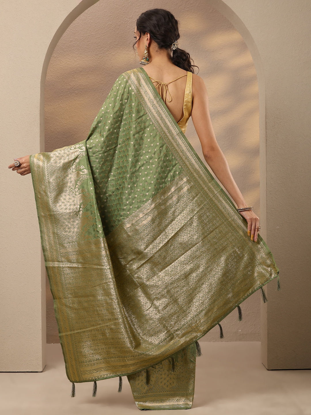 Green Woven Design Silk Blend Saree With Unstitched Blouse Piece
