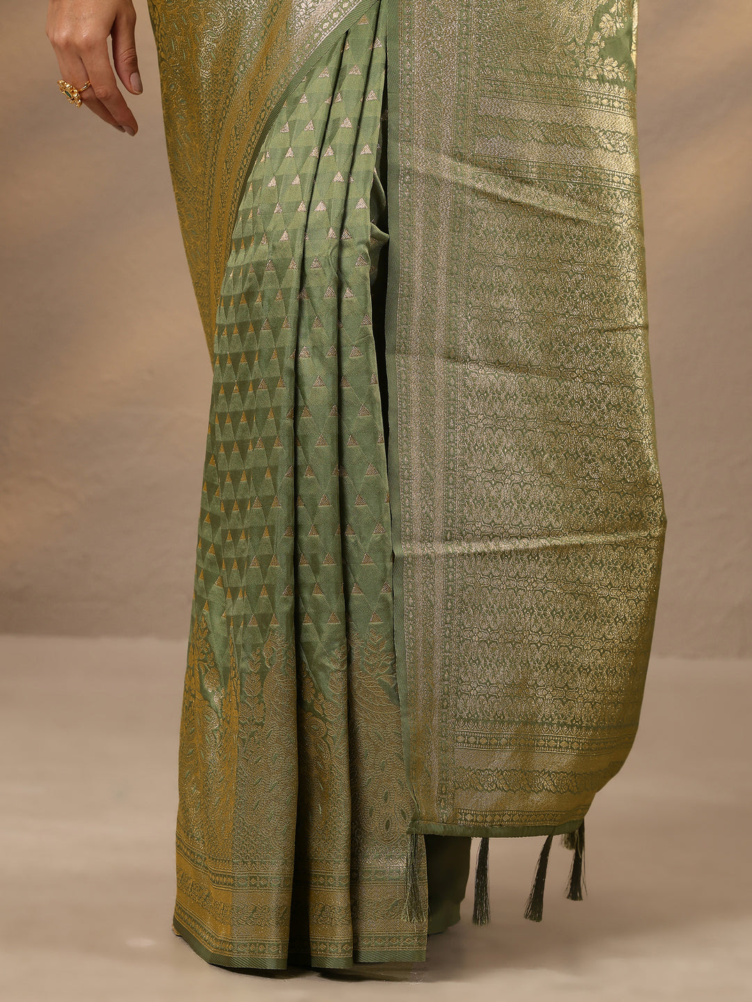 Green Woven Design Silk Blend Saree With Unstitched Blouse Piece