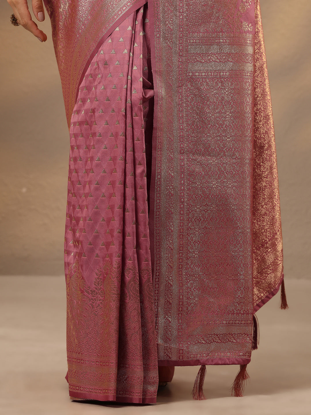 Peach Woven Design Silk Blend Saree With Unstitched Blouse Piece