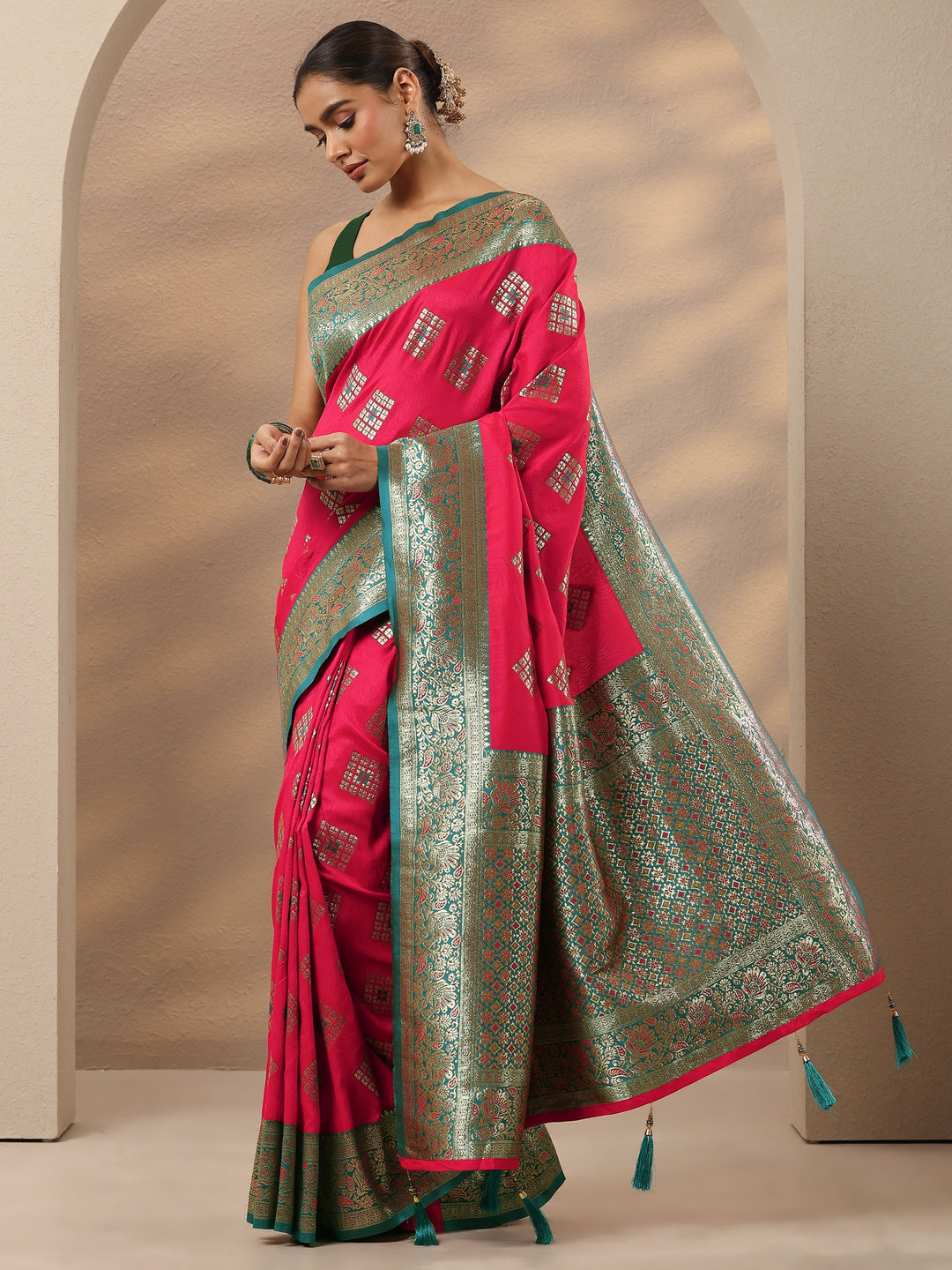 Pink Geometric Woven Design Silk Blend Saree With Unstitched Blouse Piece