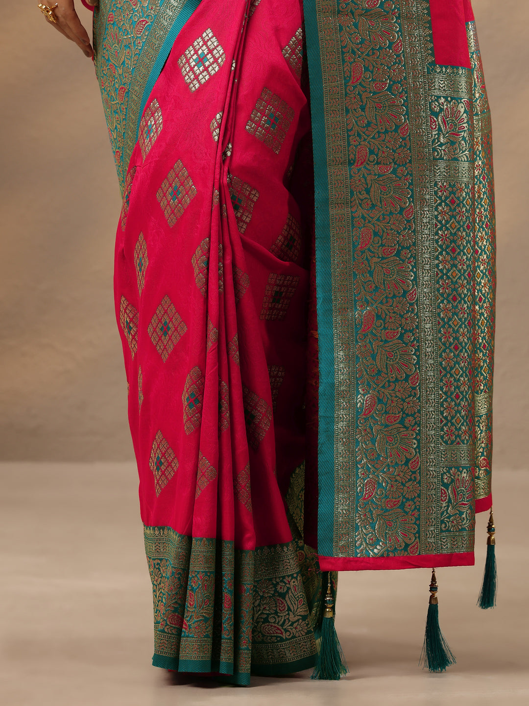 Pink Geometric Woven Design Silk Blend Saree With Unstitched Blouse Piece