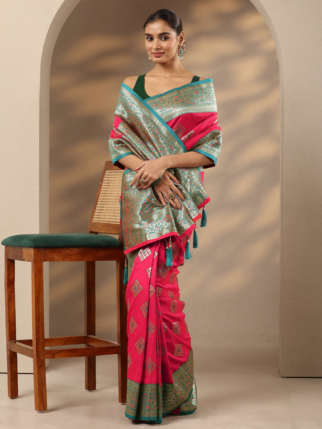 Pink Geometric Woven Design Silk Blend Saree With Unstitched Blouse Piece