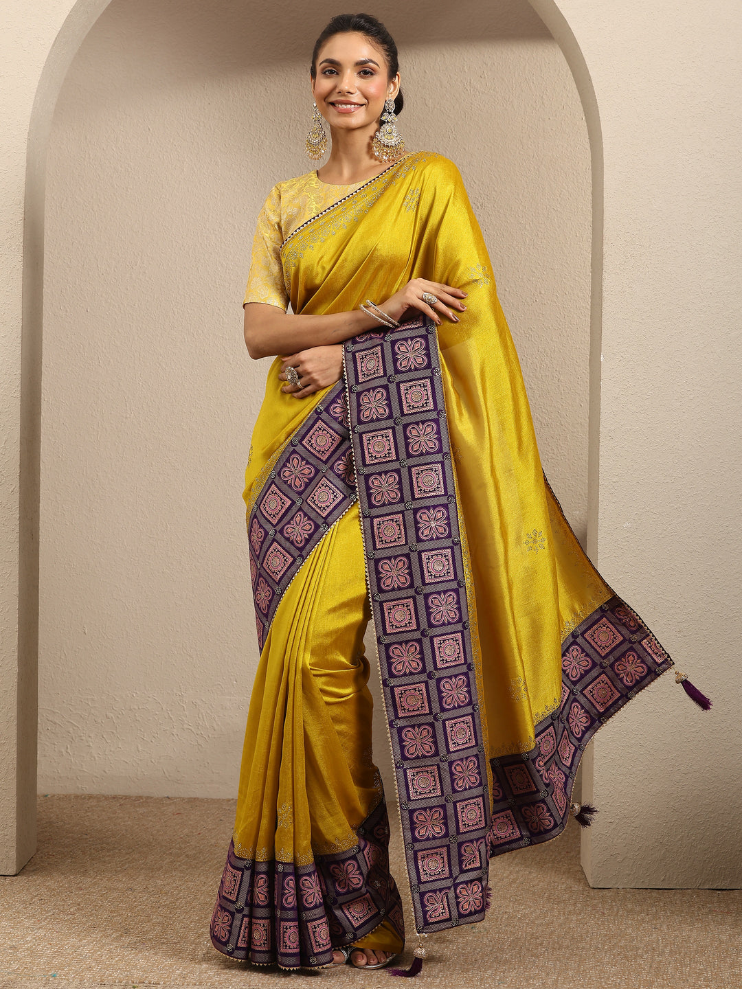 Mustard Embellished Silk Blend Saree With Unstitched Blouse Piece