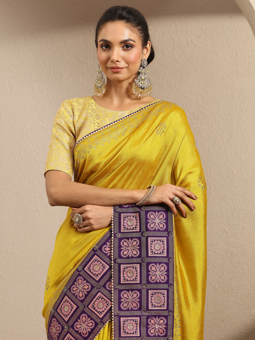 Mustard Embellished Silk Blend Saree With Unstitched Blouse Piece