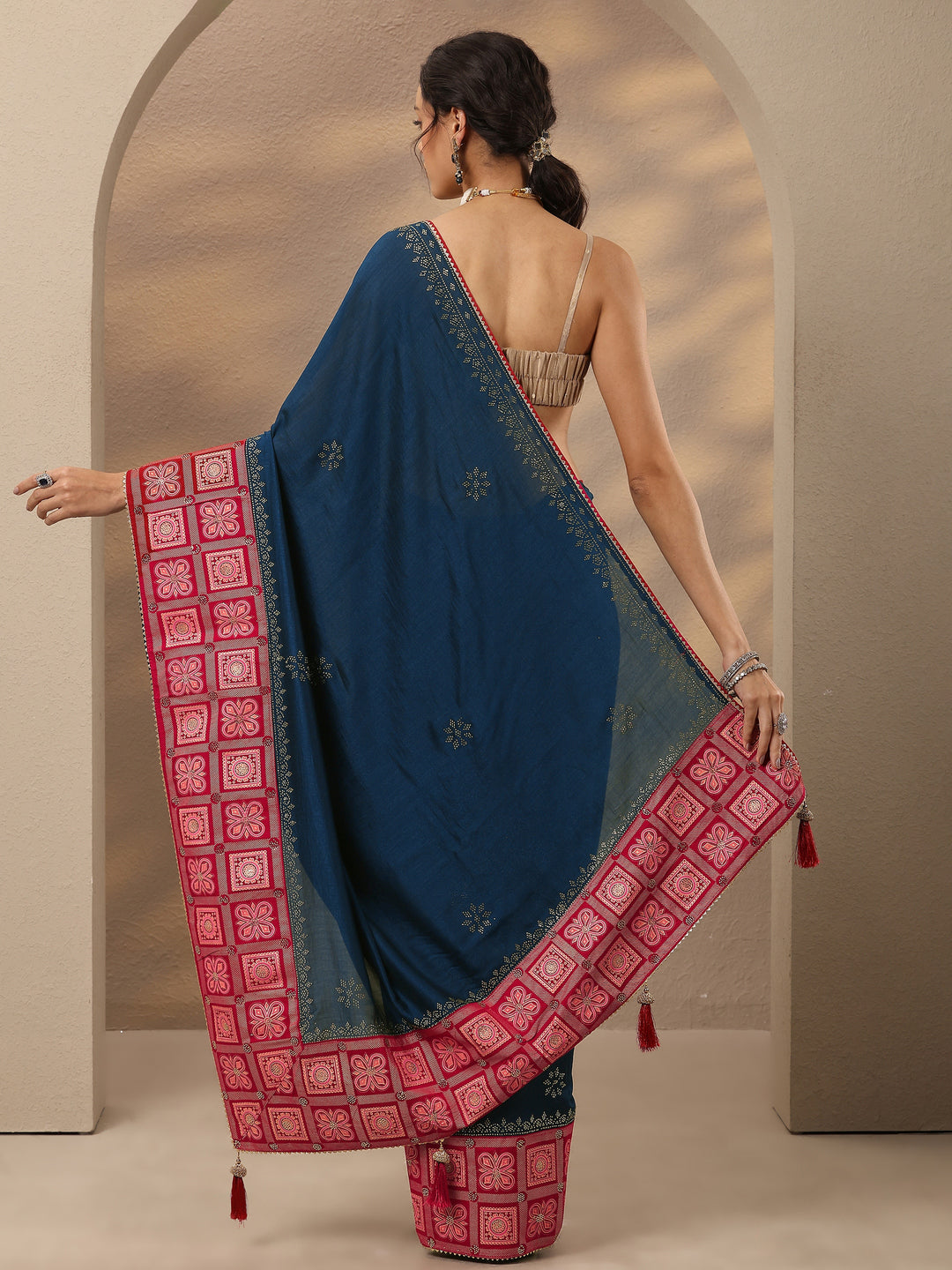 Navy Blue Embellished Silk Blend Saree With Unstitched Blouse Piece