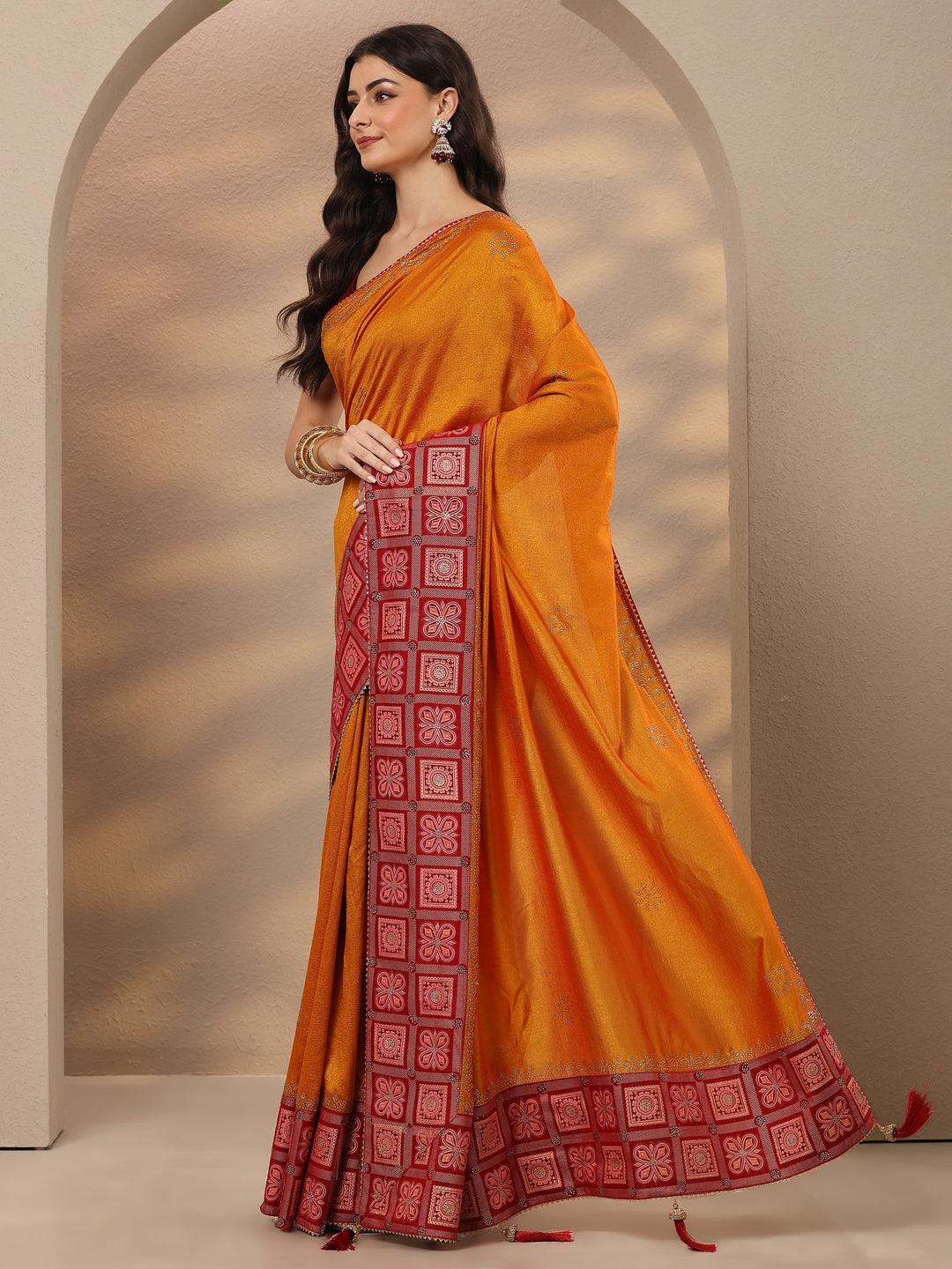 Mustard Embellished Silk Blend Saree With Unstitched Blouse Piece