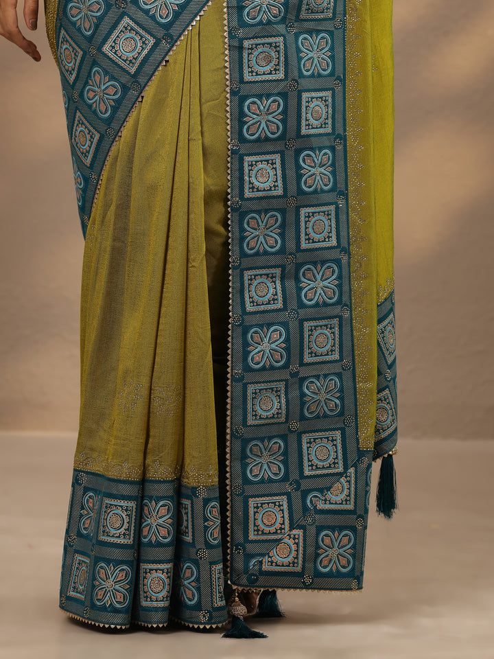 Green Embellished Silk Blend Saree With Unstitched Blouse Piece