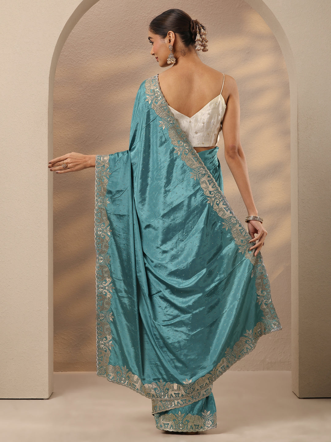 Blue Embellished Silk Blend Saree With Unstitched Blouse Piece