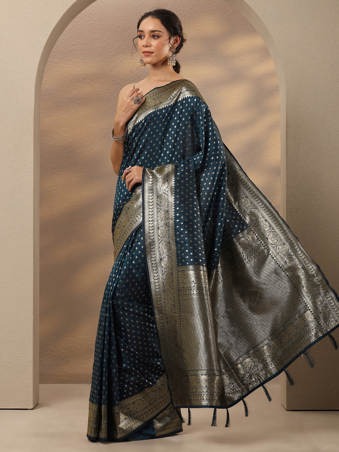 Navy Blue Woven Design Silk Blend Saree With Unstitched Blouse Piece
