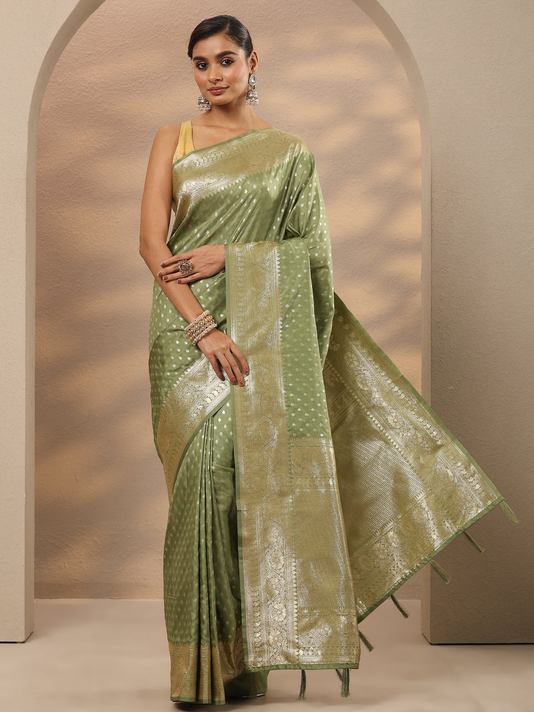 Green Woven Design Silk Blend Saree With Unstitched Blouse Piece