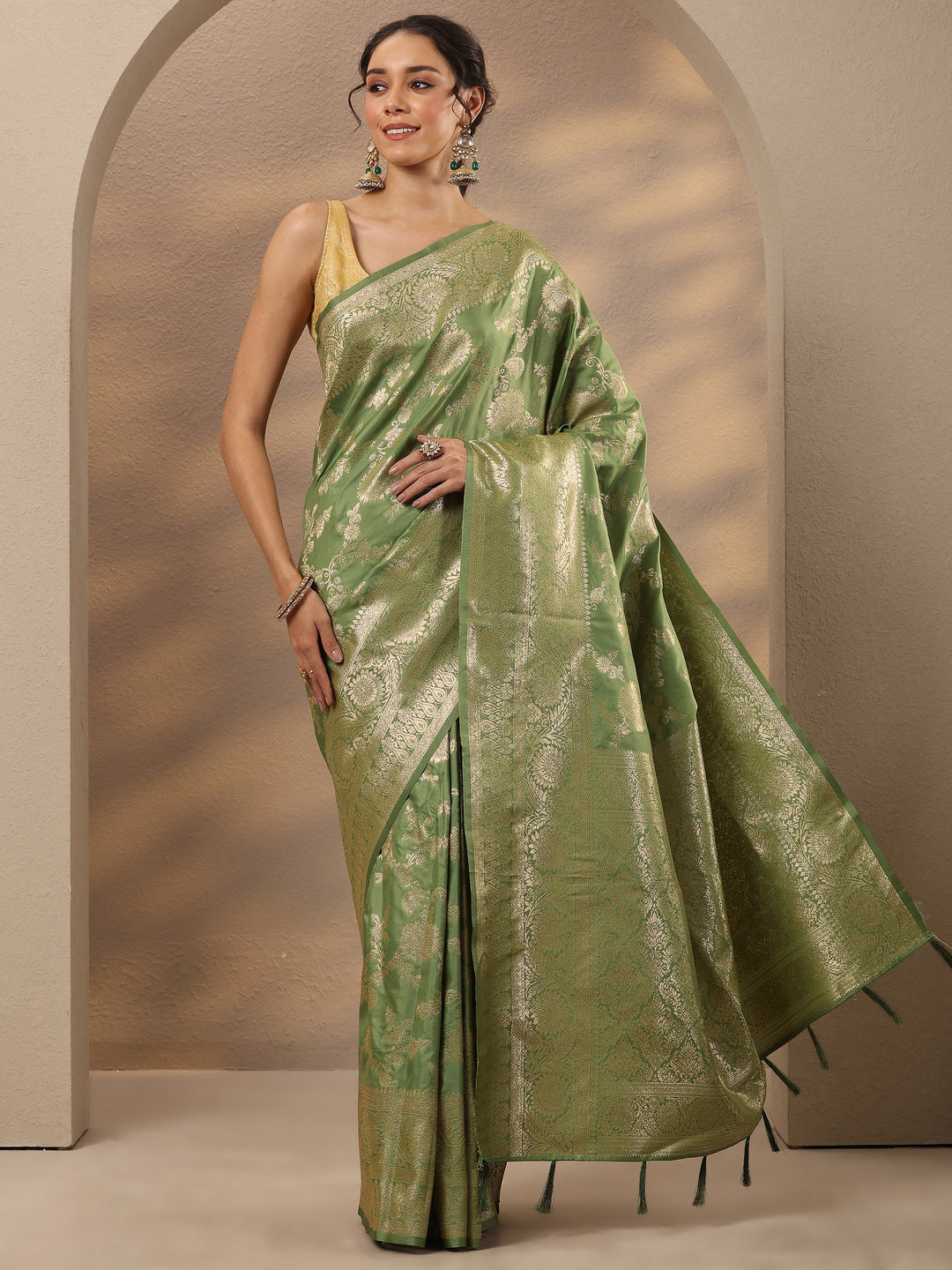 Green Woven Design Silk Blend Saree With Unstitched Blouse Piece