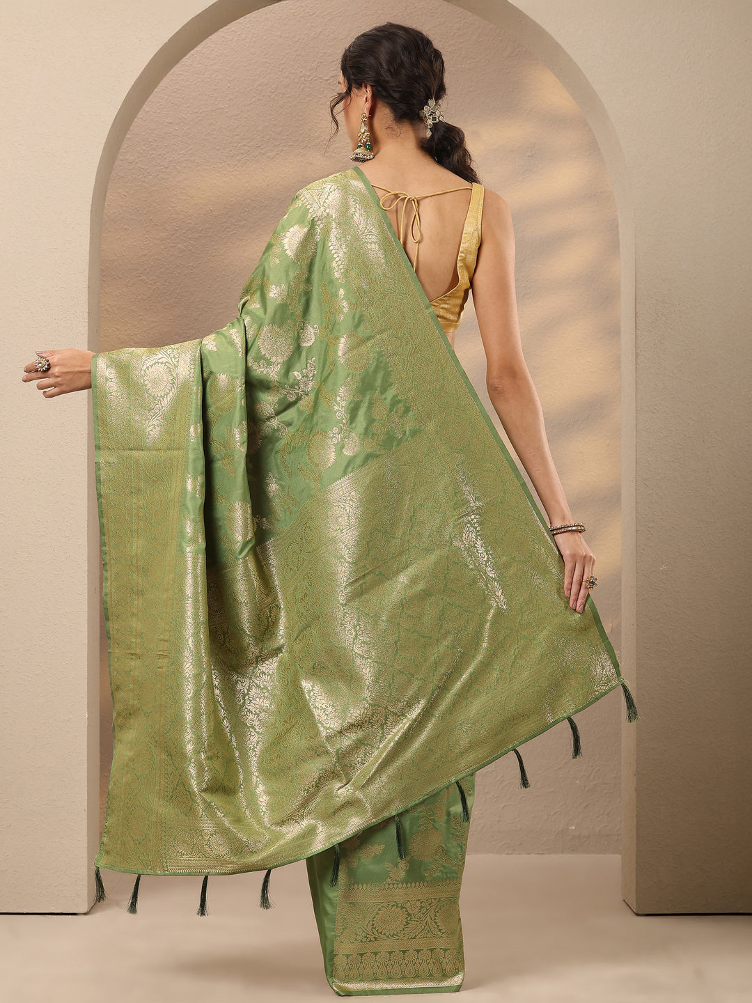 Green Woven Design Silk Blend Saree With Unstitched Blouse Piece