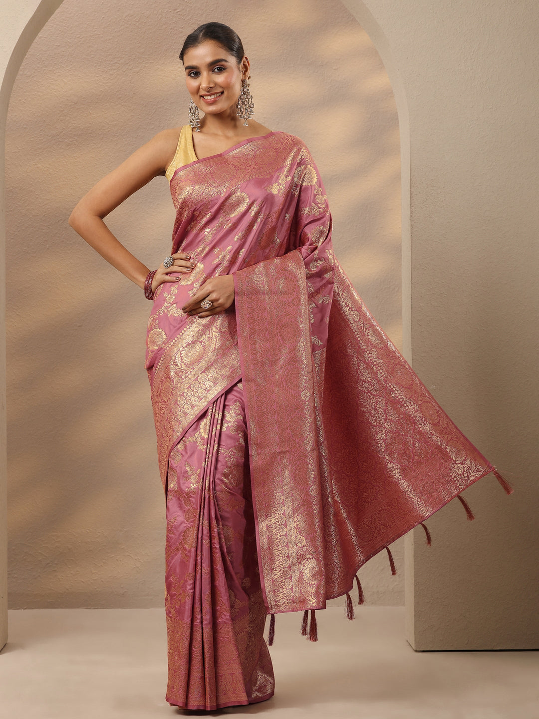Peach Woven Design Silk Blend Saree With Unstitched Blouse Piece