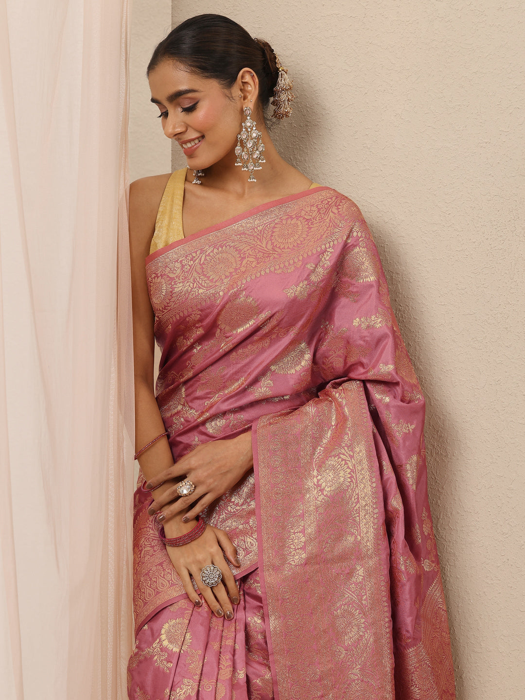 Peach Woven Design Silk Blend Saree With Unstitched Blouse Piece