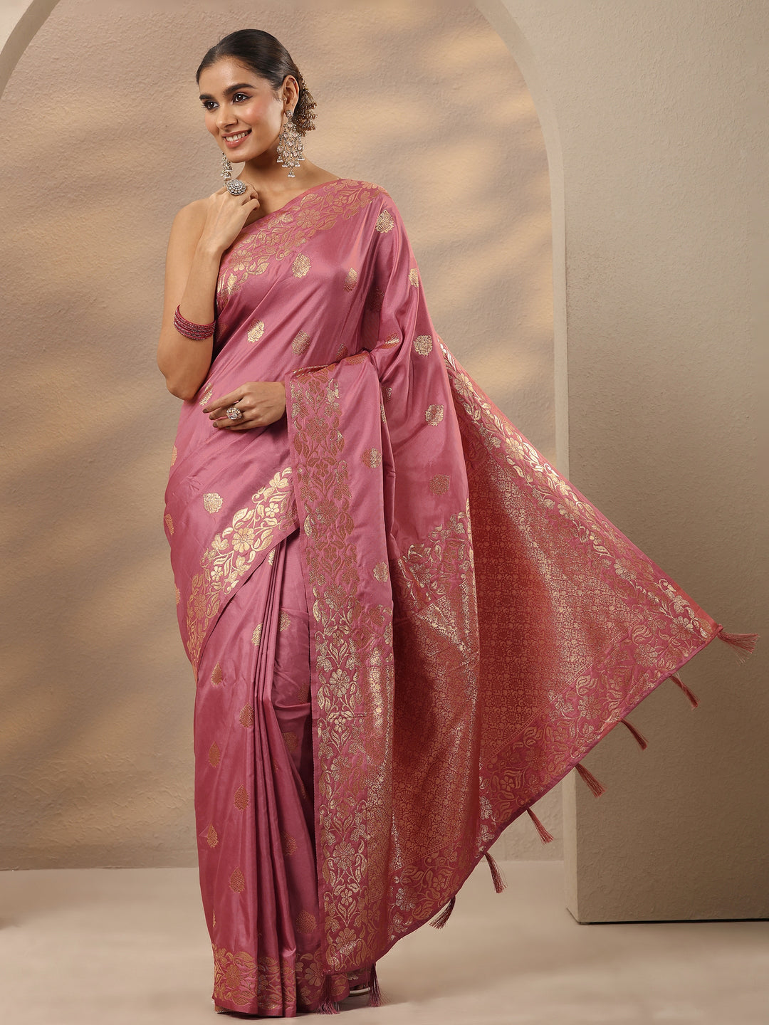 Coral Woven Design Silk Blend Saree With Unstitched Blouse Piece