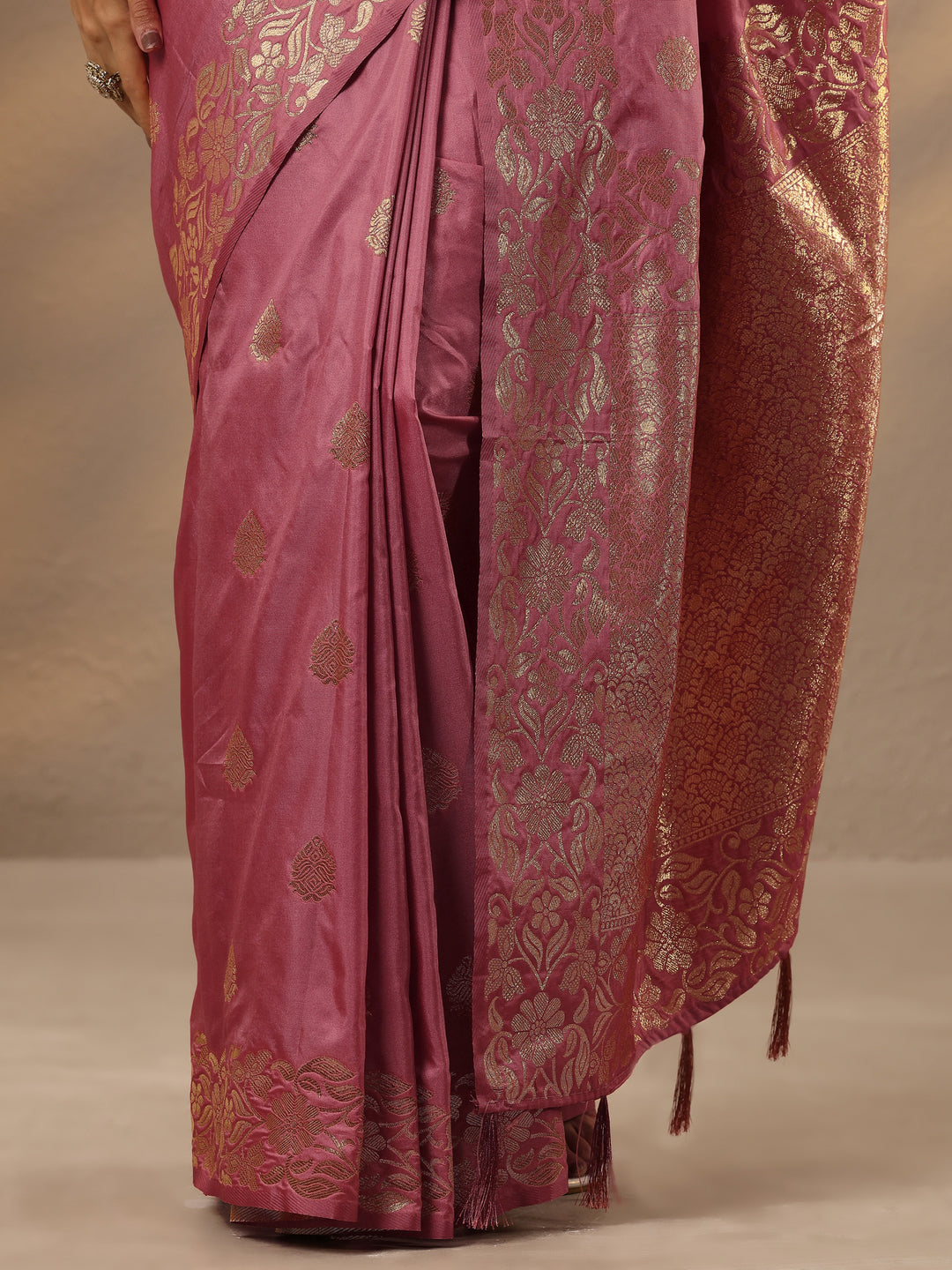 Coral Woven Design Silk Blend Saree With Unstitched Blouse Piece