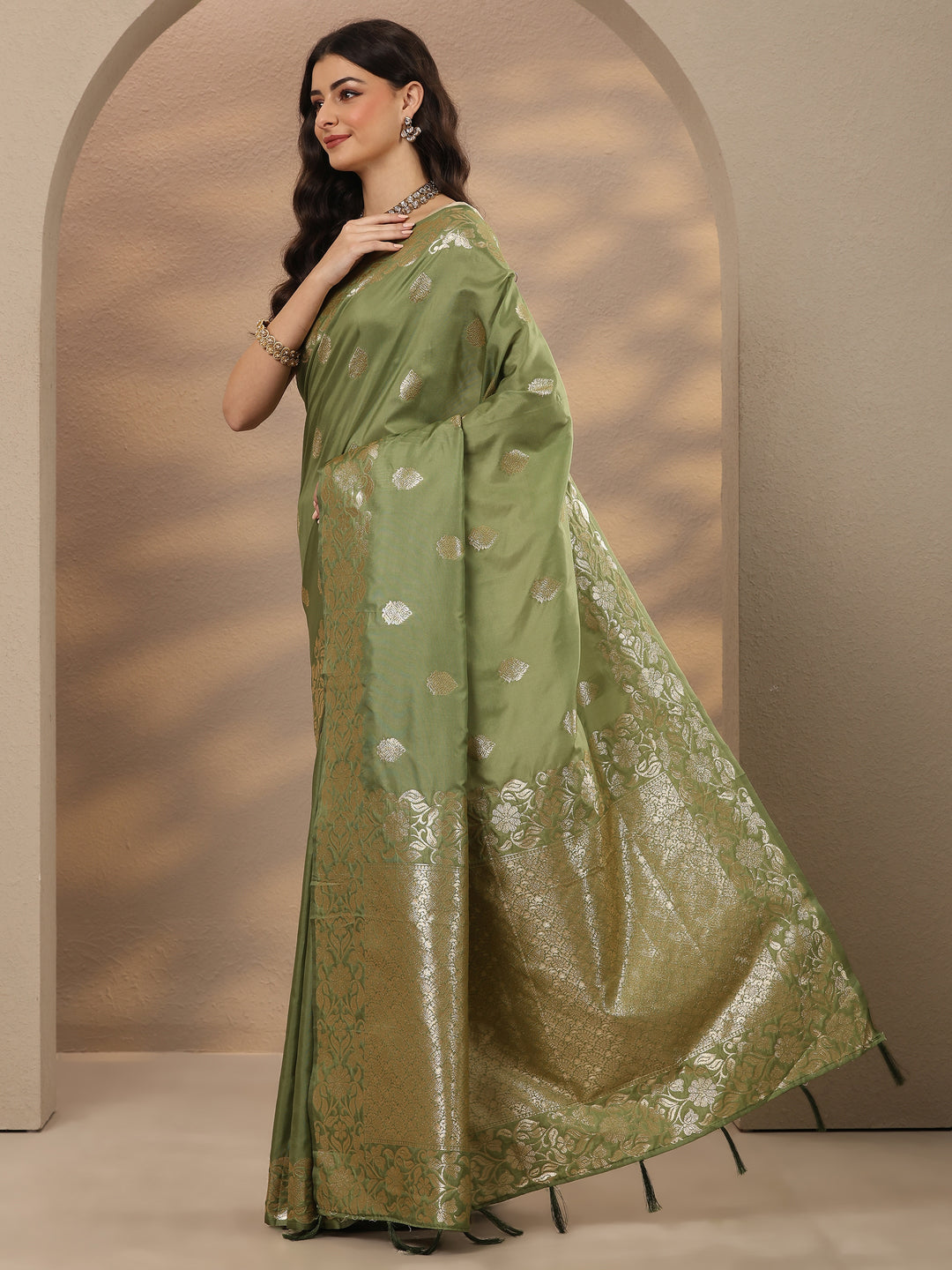 Green Woven Design Silk Blend Saree With Unstitched Blouse Piece
