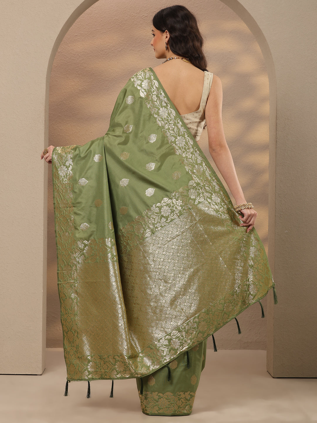 Green Woven Design Silk Blend Saree With Unstitched Blouse Piece